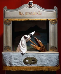 Polichinelle et crocodile, marionnettes du théâtre Maria Imperatrice Guarattelle, Naples, Italie