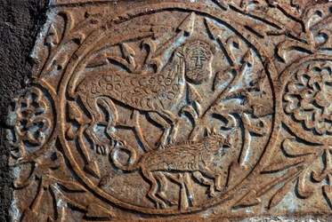 Relief en pierre représentant des animaux fantastiques, église de la Dormition de la Vierge (Panagia Skripou), Orchomène, Béotie, Grèce, IXe siècle