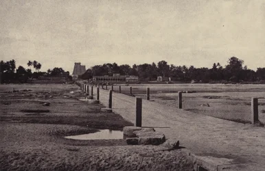 Madura : La rivière Vygay, avec la chaussée, de l