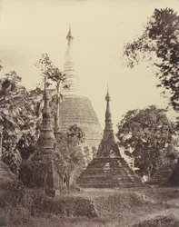 Rangoon : Vue rapprochée de la pagode Shwe Dagon, novembre 1855 (photo)