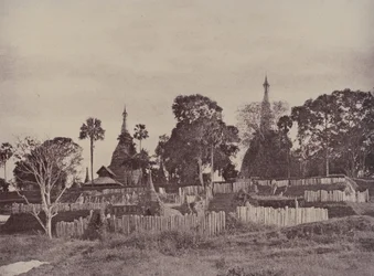 Rangoon : entrée nord de la pagode Shwe Dagon
