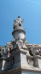 Monument en hommage au navigateur Christophe Colomb (Cristoforo Colombo). Sculpture en marbre de Lorenzo Bartolini (1777-1850). Piazza Acquaverde, Gênes, Italie