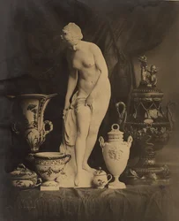 Nature morte avec statuette et vases
