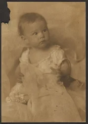 [Bébé avec tulle]