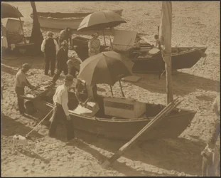 [Bateaux sur la plage]
