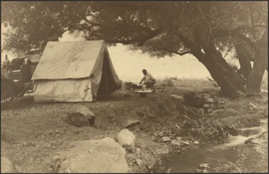 [Scène de camping]