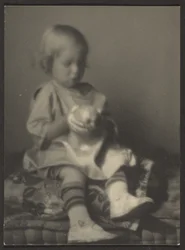 [Enfant avec pomme]