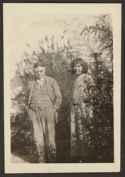 [Fleckenstein et Florence dans le jardin]