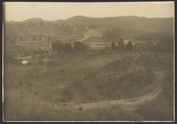 [Paysage de maisons à la campagne]