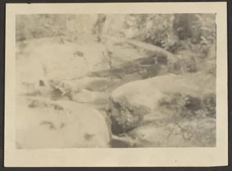 [Paysage avec blocs rocheux]