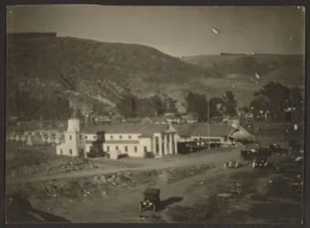 [Paysage avec bâtiments]