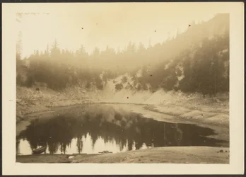 [Paysage avec lac]