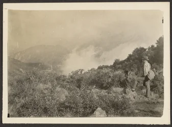 [Homme dans un paysage]