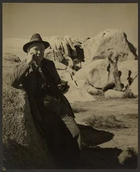Portrait de Fleckenstein avec un appareil photo