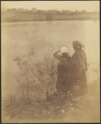 [Deux femmes au bord d