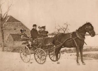 Hommes et femmes dans une calèche