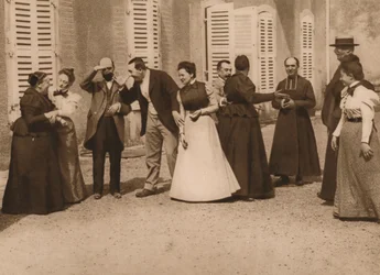 Rassemblement en plein air de personnes parlant, 1937