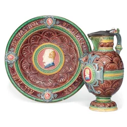 Une verseuse et un support en majolique de Minton