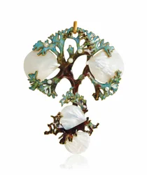 Pendentif Art Nouveau en nacre, émail et perles de semence, c.1900