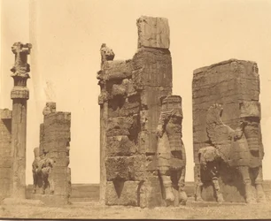 15 [Porte de toutes les Nations, Persépolis, Fars], années 1840-60.