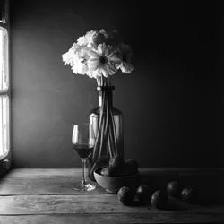 Nature morte sombre aux fleurs
