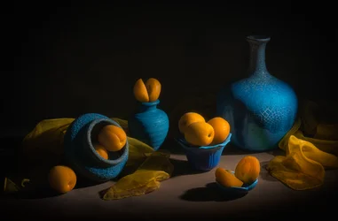 Nature morte bleue et dorée