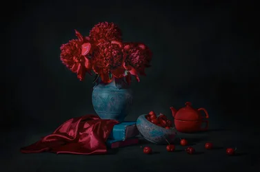 Pivoines sombres et cerises