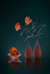 Motif floral sombre et élégant