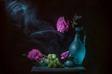 Nature morte aux roses éthérées
