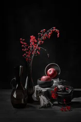 Nature morte rouge évocatrice