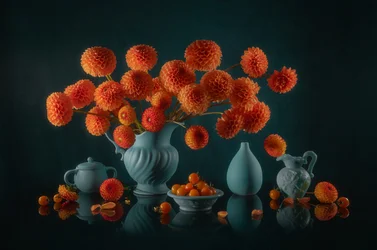 Nature morte aux dahlias orange