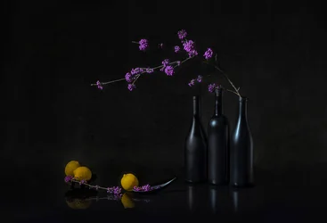 Nature morte aux baies violettes, version sombre