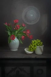 Tulipes rouges, raisins verts