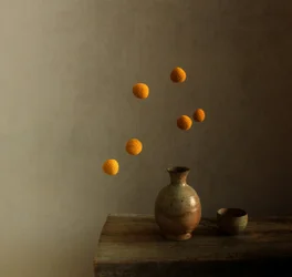 Nature morte moderne : sphères flottantes