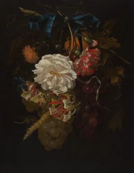 Bouquet de fleurs et de fruits avec ruban bleu