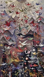 Tapisserie murale représentant des oiseaux mythiques, avec un fond de montagnes et de rayons de soleil