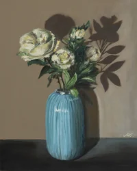 Pivoines blanches dans un vase bleu - Nature morte florale pleine d