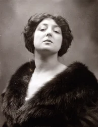 Portrait en buste de la célèbre chanteuse d