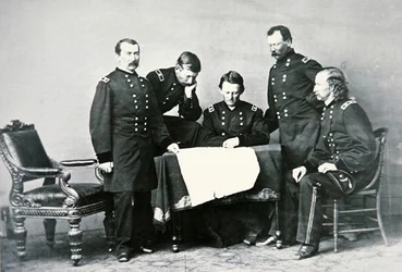 Général Sheridan (1831-88) en conférence avec son état-major, y compris George Custer (1839-76)