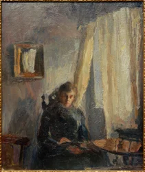 Intérieur Nini à la table avec rideau
