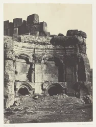 Baalbeck (Héliopolis), Hémicycle De L