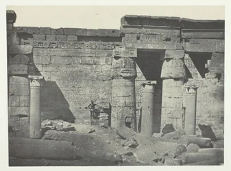 Médinet-Habou, Péristyle du Palais de Ramsès-Méiamoun, Thèbes, 1849-51, imprimé 1852