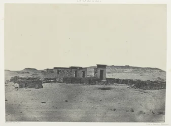 Temple et Village de Débôd, Parembole de l