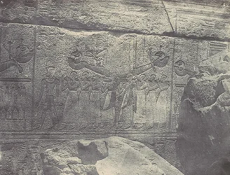 Thèbes. Palais de Karnak. Sculptures extérieures du Sanctuaire de granit, 1850