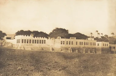 Vue du Divan et du Palais du Gouverneur, à Syout, 1849-50