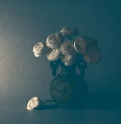 Nature morte classique aux renoncules
