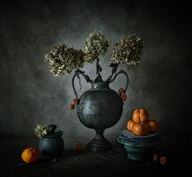 Nature morte florale sombre