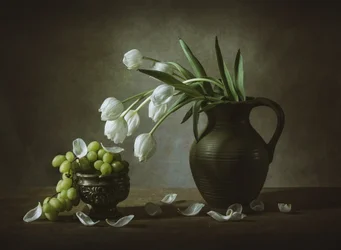 Tulipes blanches et raisins
