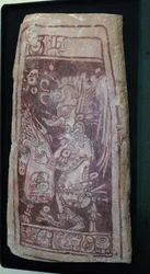 Couvercle de voûte avec peinture du dieu K"Awiil et texte hiéroglyphique, région de Chenes, Yucatán, Période Classique Tardive, 600-900 apr. J.-C.