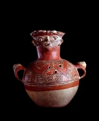 Art précolombien, civilisation maya, période postclassique (vers 6 apr. J.-C.) : urne funéraire zoomorphe en argile. Provenant de Mixco Viejo, Chimaltenango, Guatemala. Guatemala, Museo Nacional de Arqueología y Etnología